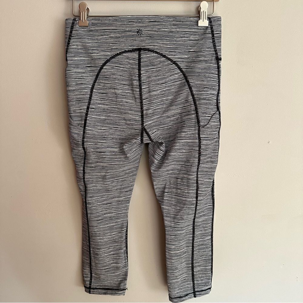 Athleta Leggings Womens white black Ultimate Stash Pocket Capri Activewear - Picture 3 of 7